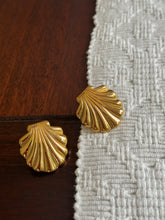 Coquille Earrings