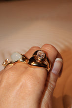 Pearl Adjustable signet