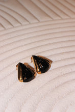 Black droplet studs