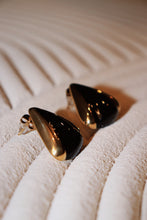 Black droplet studs