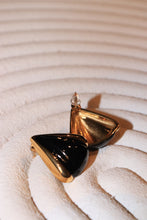Black droplet studs
